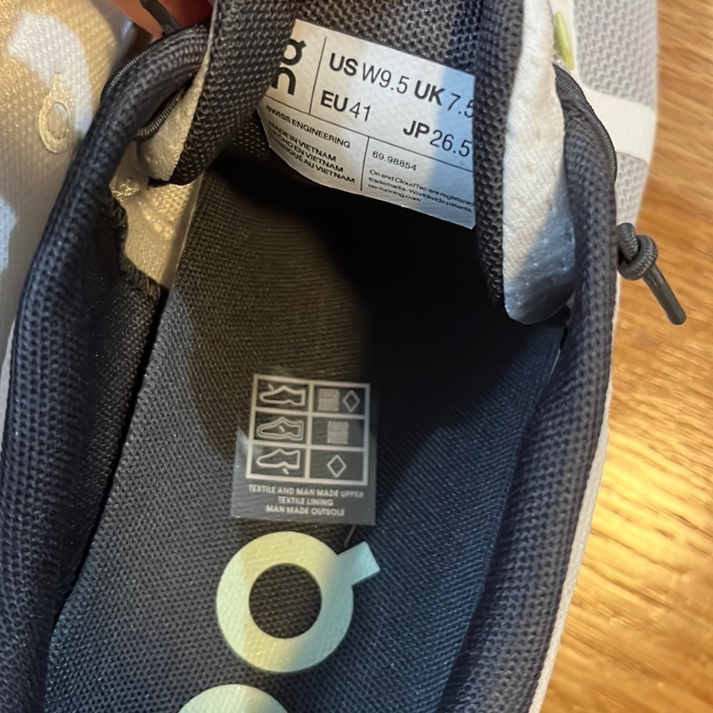 ON Cloud 5 Push Running Shoes in White/Oasis NWT Size 9.5 - Picture 14 of 14